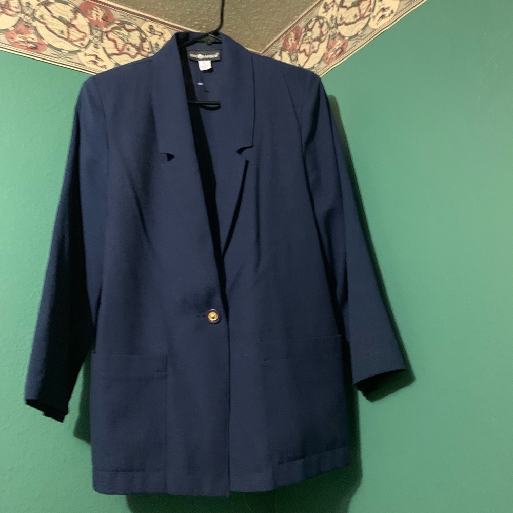 Great suite size 10 Navy Color One button